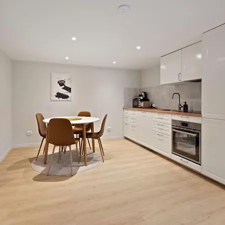 Practical Basement With Comforts Close To Centre * Ставангер