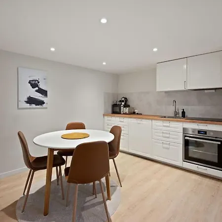 Practical Basement With Comforts Close To Centre * Ставангер