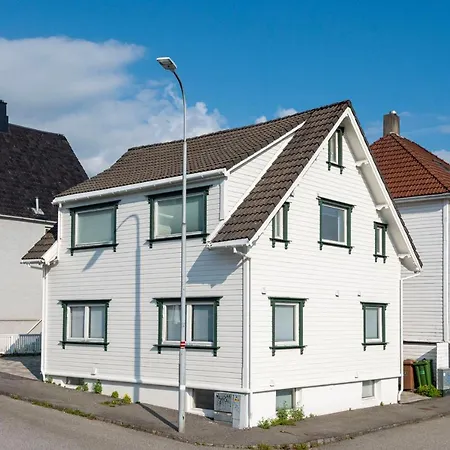Leilighet Practical Basement With Comforts Close To Centre
