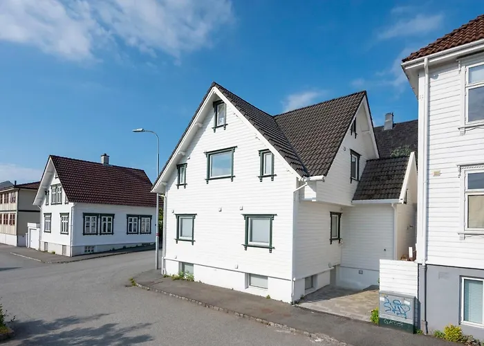 Apartment Practical Basement With Comforts Close To Centre