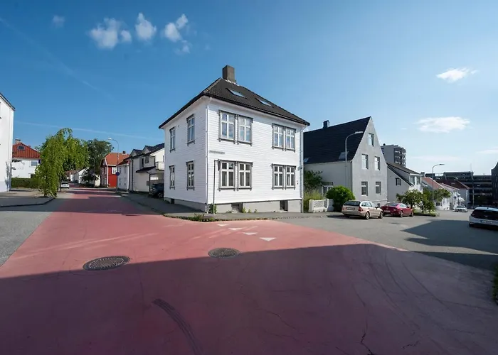 Practical Basement With Comforts Close To Centre Stavanger