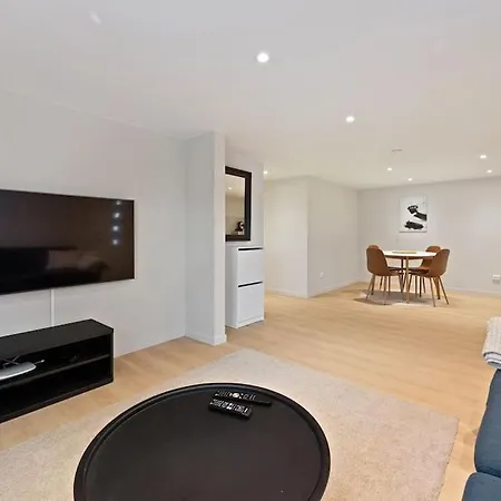 Practical Basement With Comforts Close To Centre *